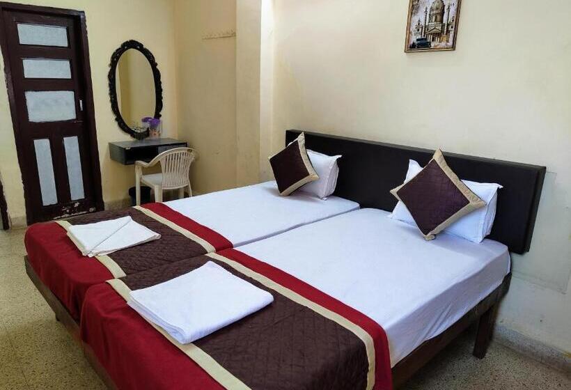 هتل Sea View Resorts