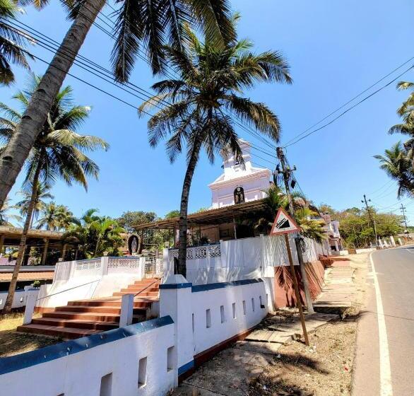 هتل Sea View Resorts