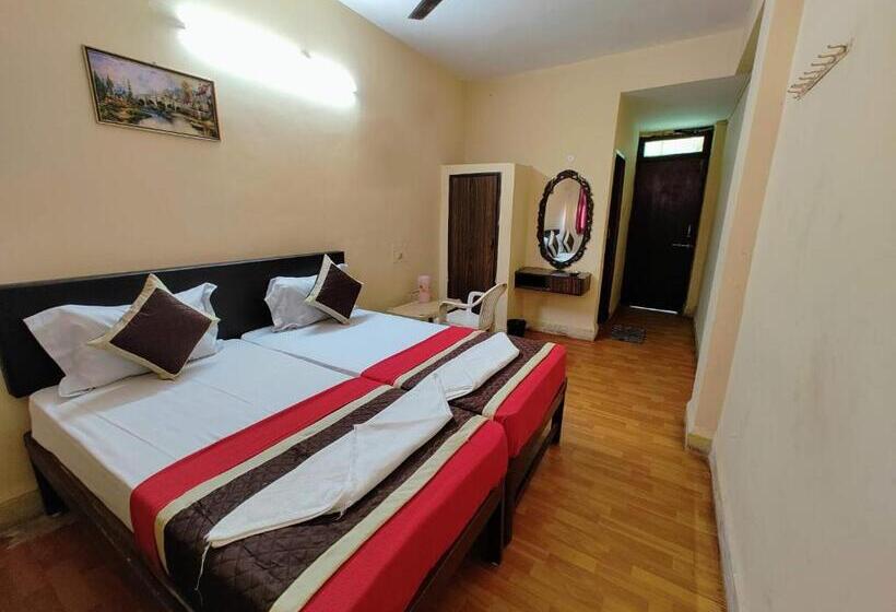 هتل Sea View Resorts