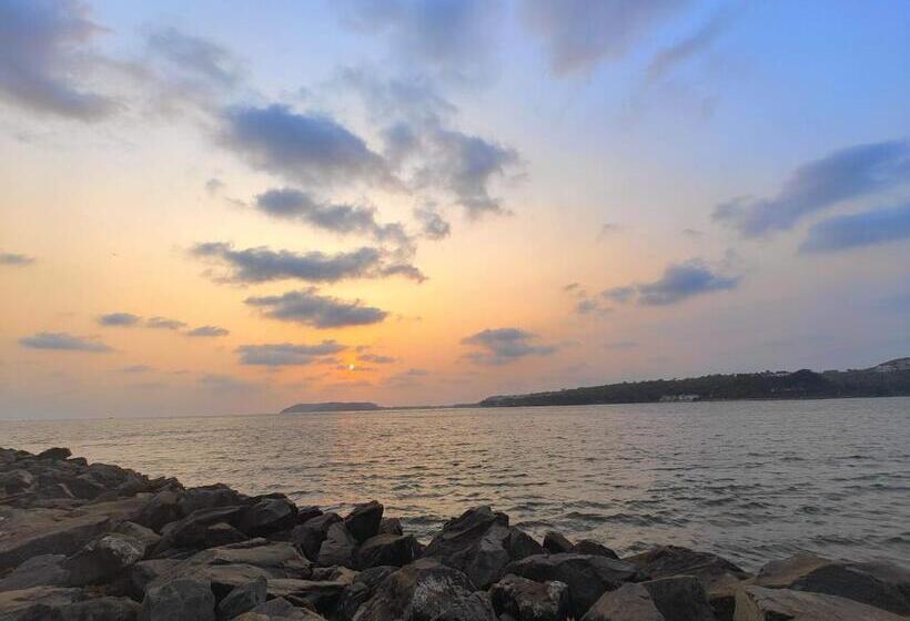 هتل Sea View Resorts