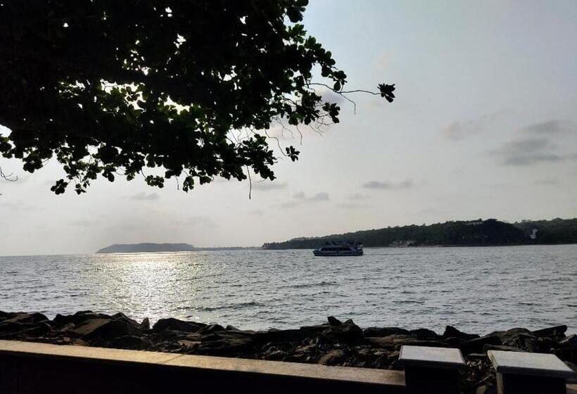 هتل Sea View Resorts