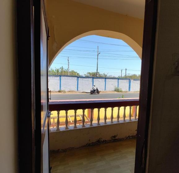 هتل Sea View Resorts