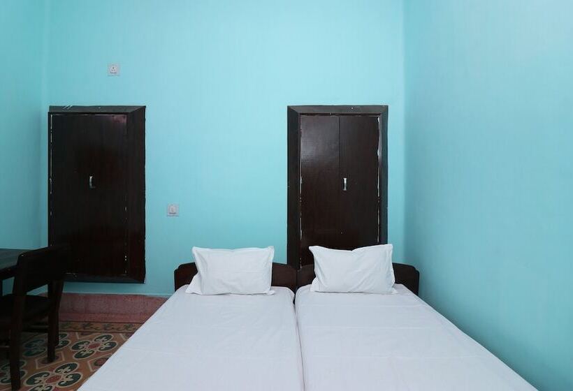 Отель Spot On 44329 Sri Krishna Inn Lodging & Boarding