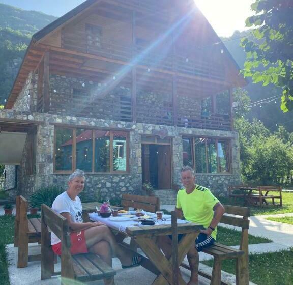 펜션 Alpinehouse Theth