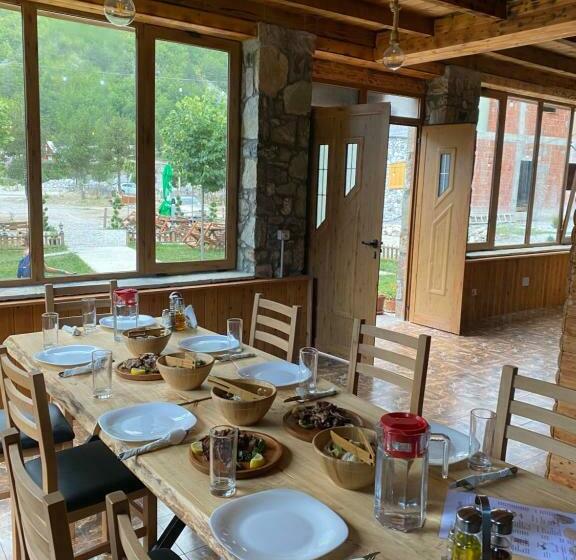 펜션 Alpinehouse Theth