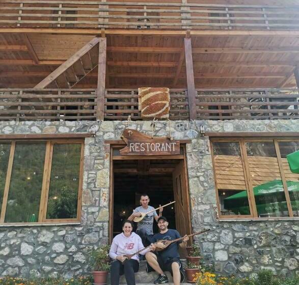 펜션 Alpinehouse Theth