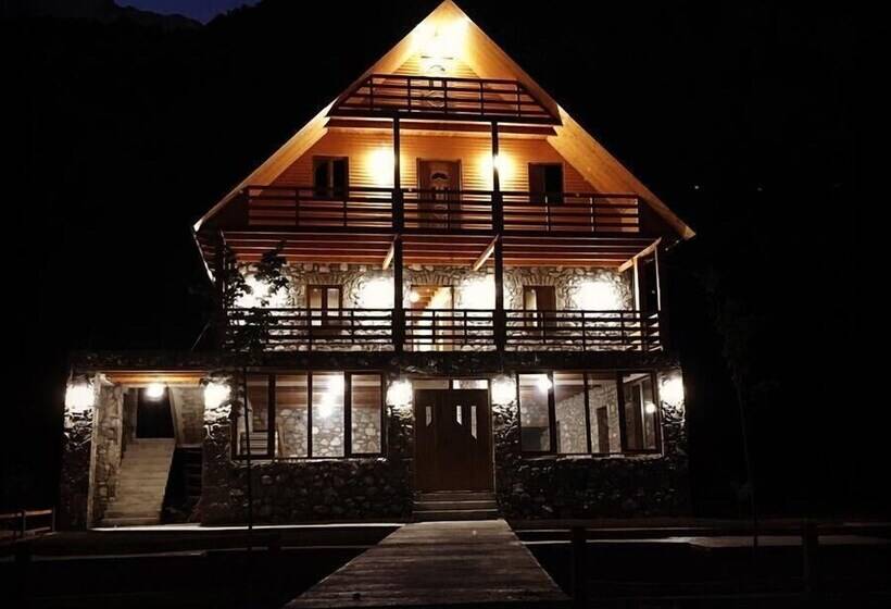 펜션 Alpinehouse Theth