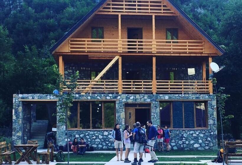 펜션 Alpinehouse Theth