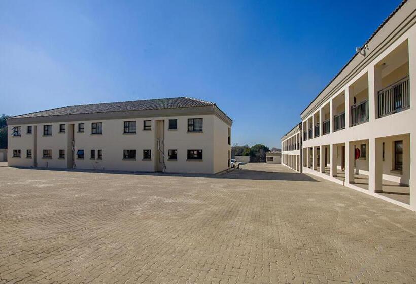 Пансион Zimbali Heights  Krokodil Avenue