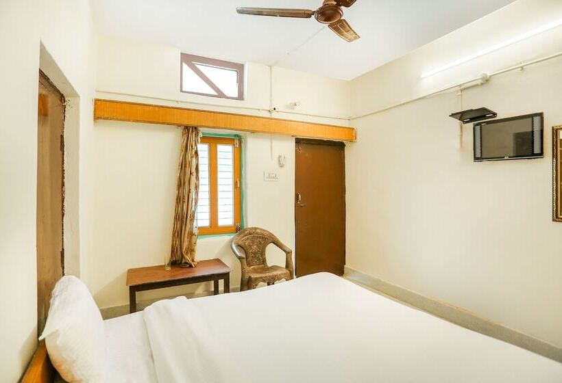 Spot On 44566 Hotel Gautam Park