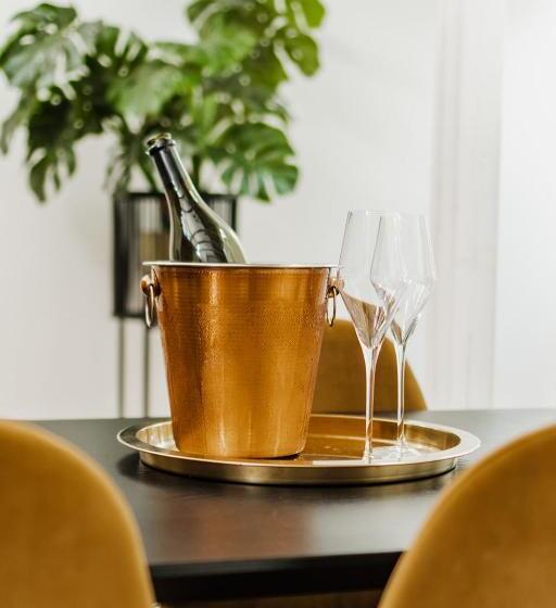 360 Grad Hotel & Bar