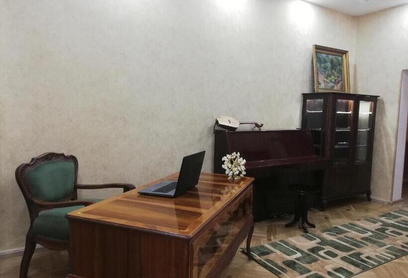 هاستل Tsera House