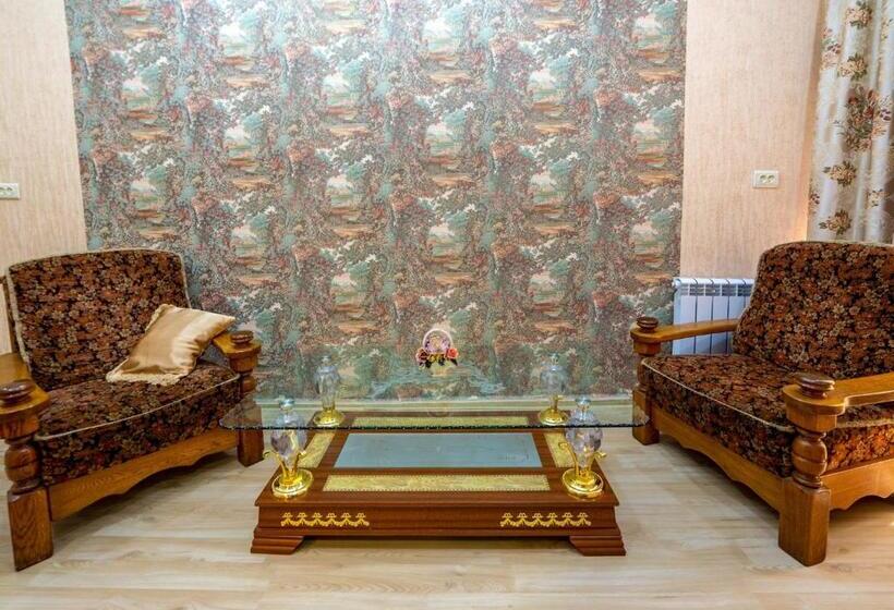 هاستل Tsera House