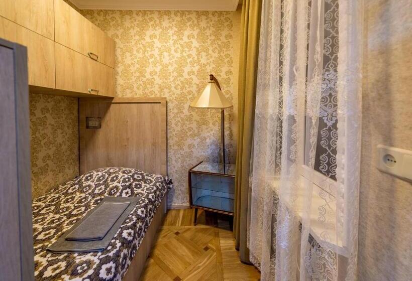 هاستل Tsera House