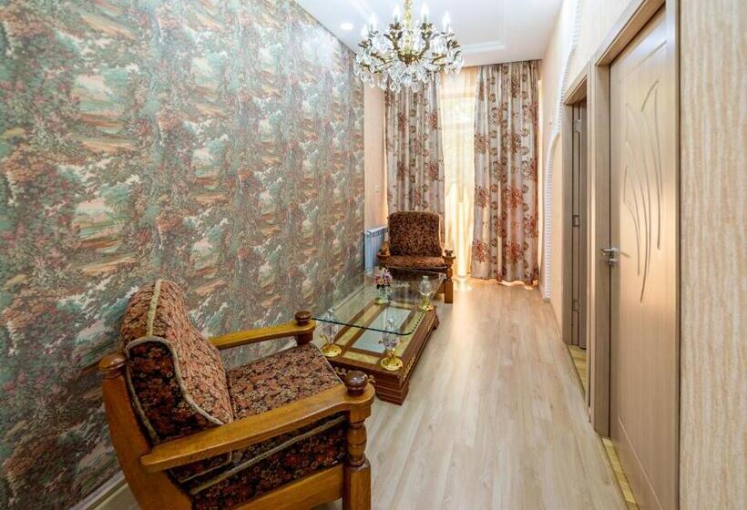 هاستل Tsera House