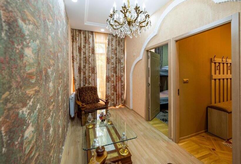 هاستل Tsera House