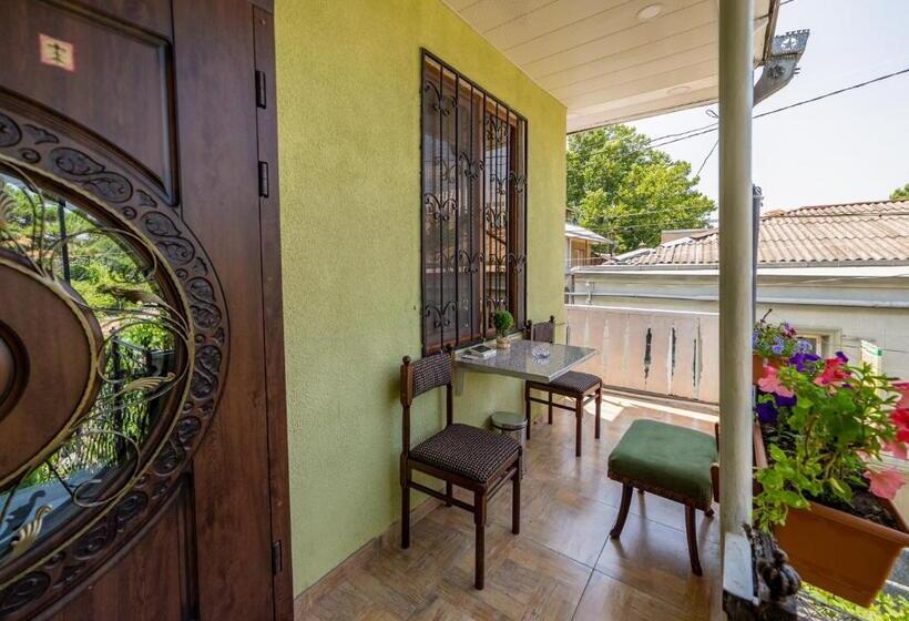 هاستل Tsera House