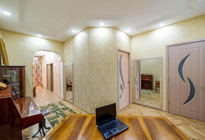 هاستل Tsera House