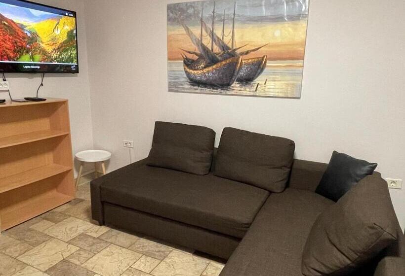 تختخواب و صبحانه Angelo