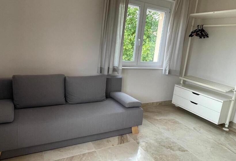 تختخواب و صبحانه Angelo