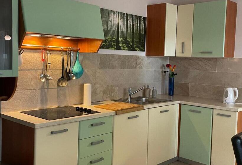 تختخواب و صبحانه Angelo