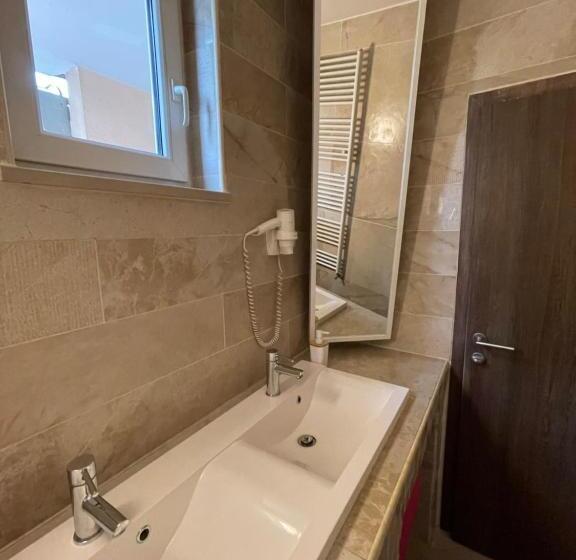 تختخواب و صبحانه Angelo