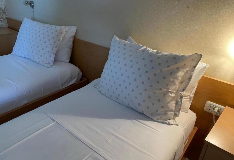 تختخواب و صبحانه Angelo