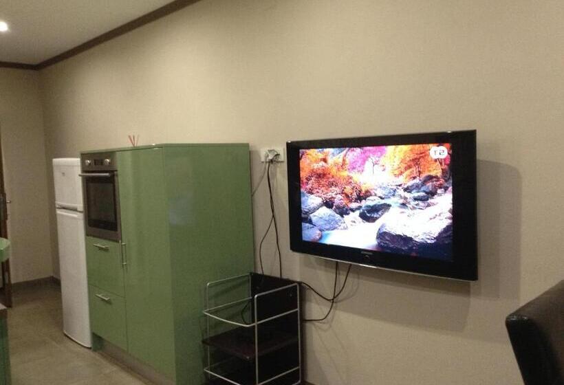 تختخواب و صبحانه Angelo