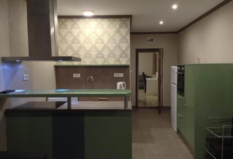 تختخواب و صبحانه Angelo