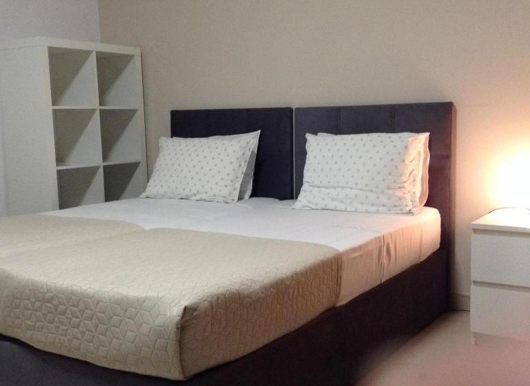 تختخواب و صبحانه Angelo