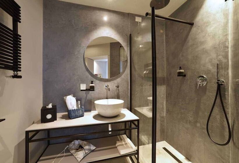 Boutique Hotel De La Ville