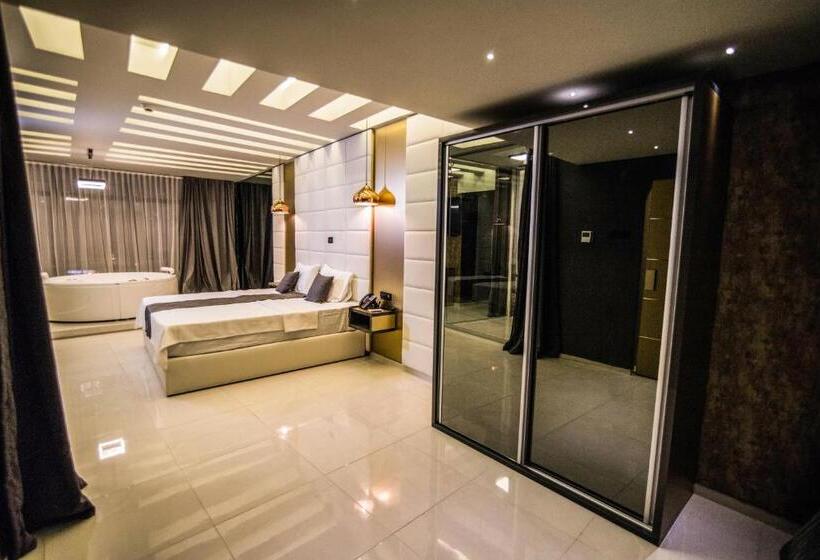 هتل International Palace