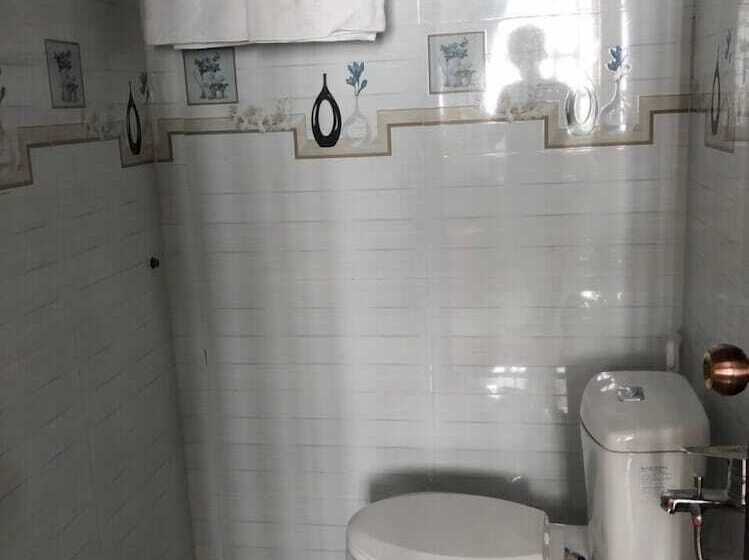 호텔 Khach San Truong Thinh