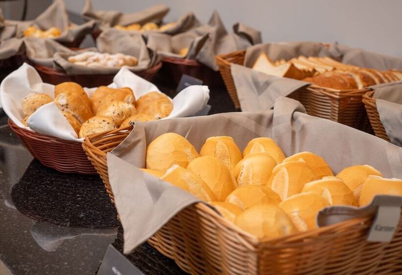 ホテル Laghetto Estação