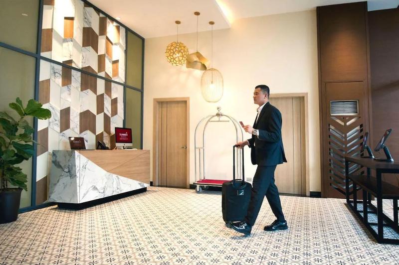 Summit Hotel Greenhills