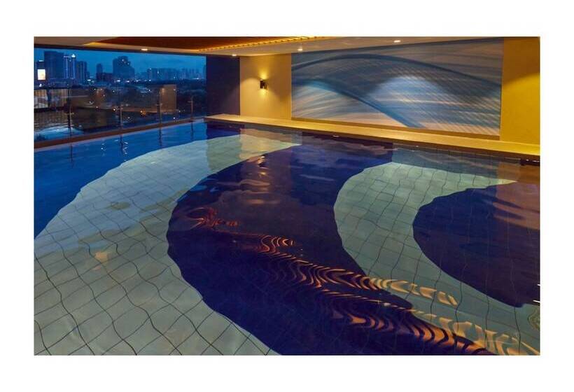 Summit Hotel Greenhills