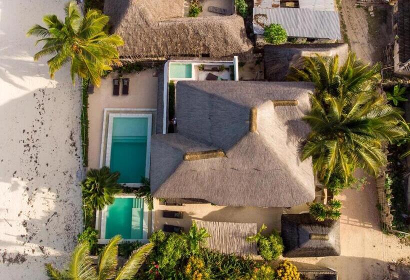 Joya' Beach Suites & Villa