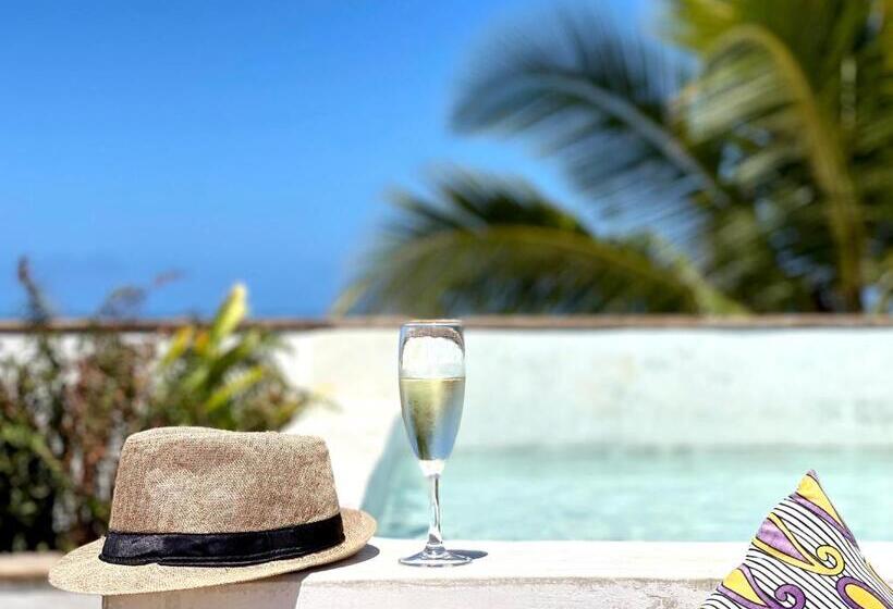 Joya' Beach Suites & Villa