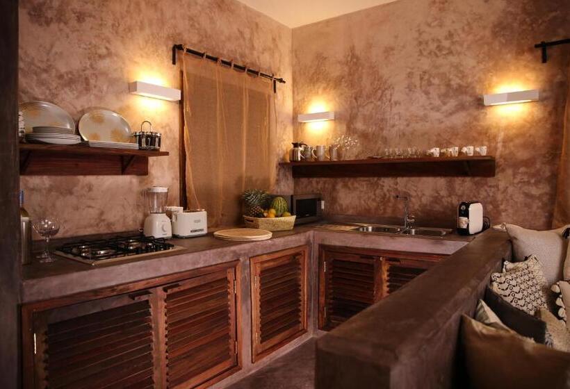 Joya' Beach Suites & Villa