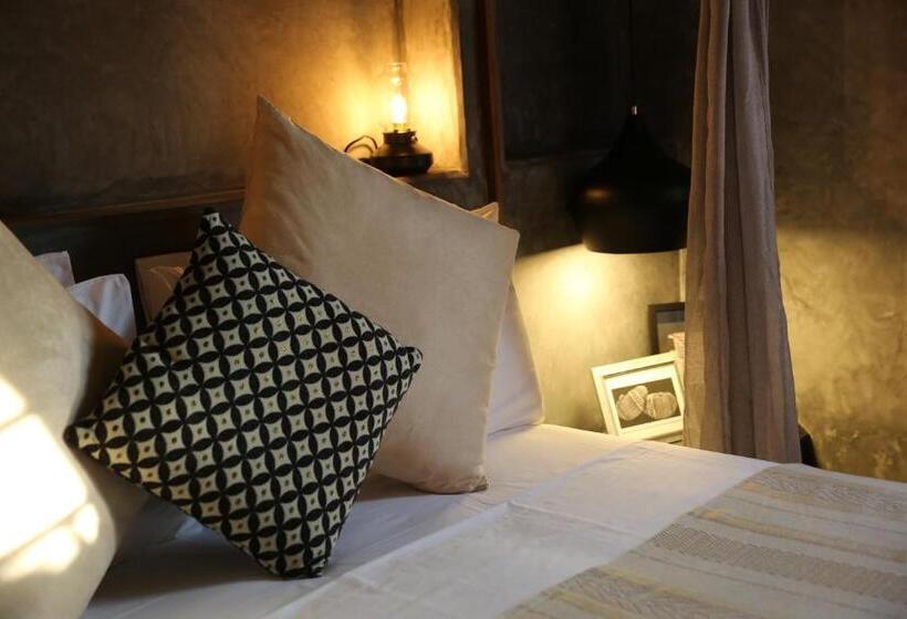 Joya' Beach Suites & Villa