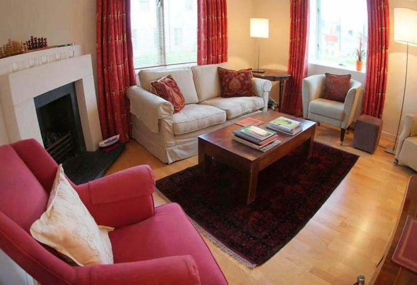 پانسیون Blind Gate House