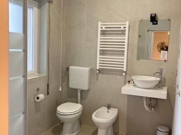 פנסיון Gatto Bianco Picone 19