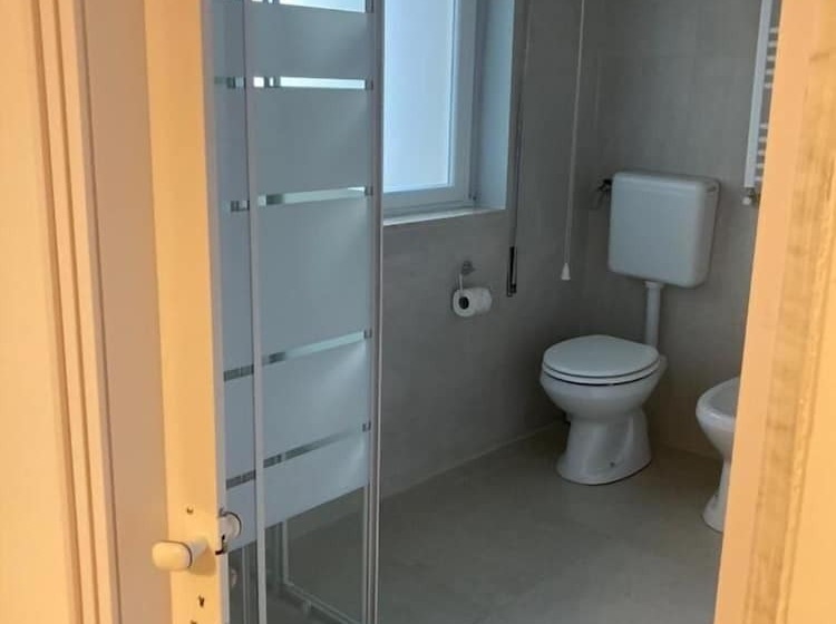 פנסיון Gatto Bianco Picone 19