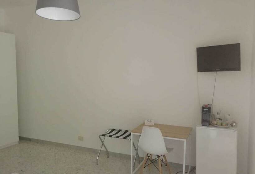 פנסיון Gatto Bianco Picone 19