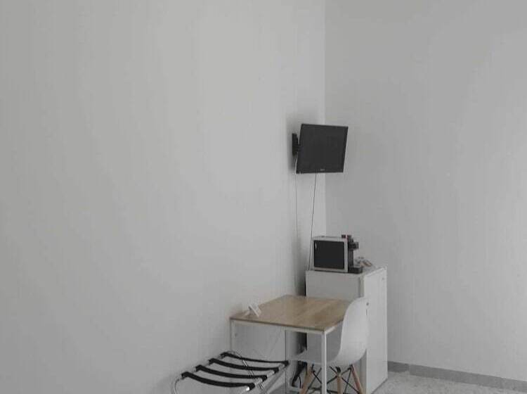 פנסיון Gatto Bianco Picone 19