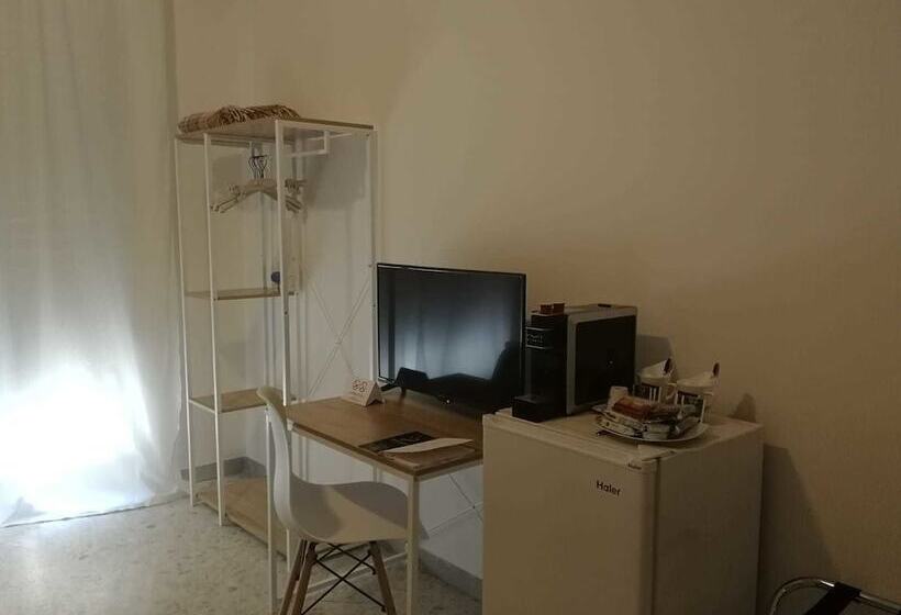 פנסיון Gatto Bianco Picone 19