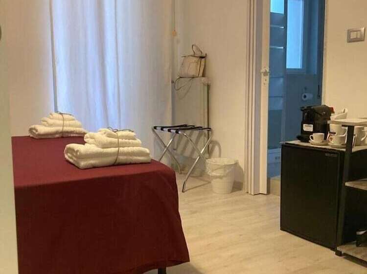 פנסיון Gatto Bianco Picone 19