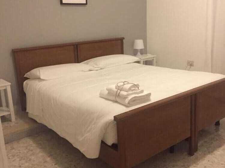 פנסיון Gatto Bianco Picone 19