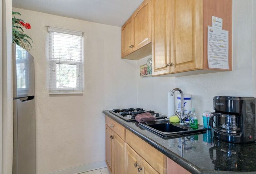 Camelot Beach Suites