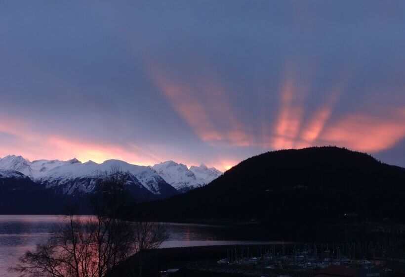 Captain S Choice Motel